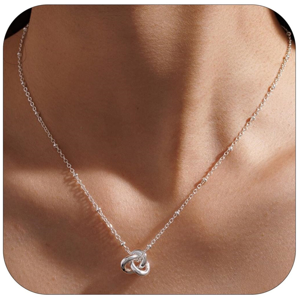 Collier pour femme avec design nœud gracieux et chaîne à maillons fins