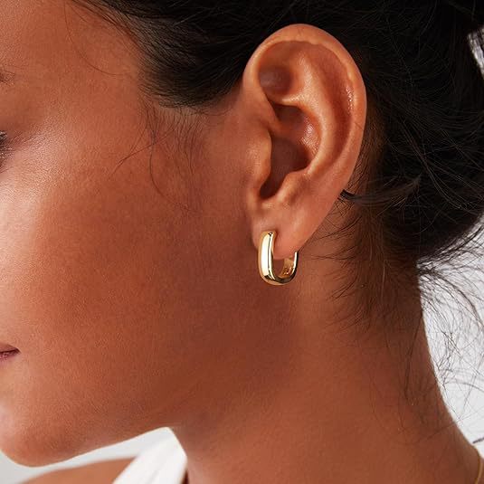 Boucles d'oreilles pour femme au design incurvé moderne