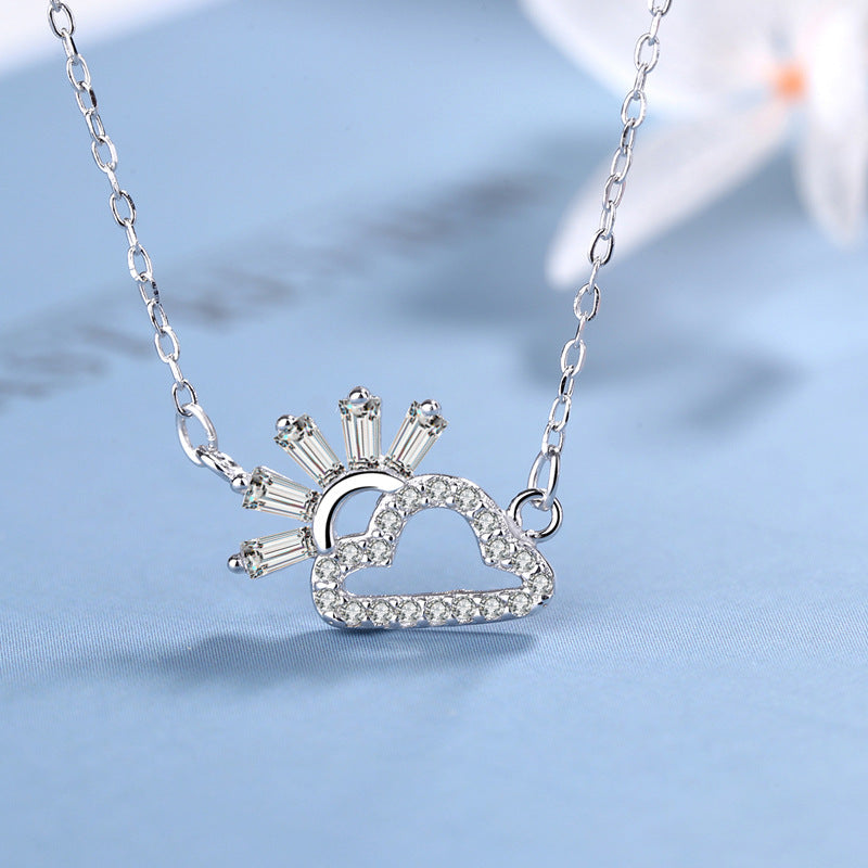 Collier pour femme avec pendentif nuage et soleil en zircon