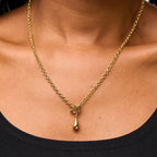 Collier pour femme avec fermoir sécurisé et pendentif étincelant
