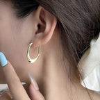 Boucles d'oreilles pendantes pour femme au design sculptural moderne