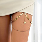 Accessoire de jambe élégant pour femme avec dentelle et chaînes
