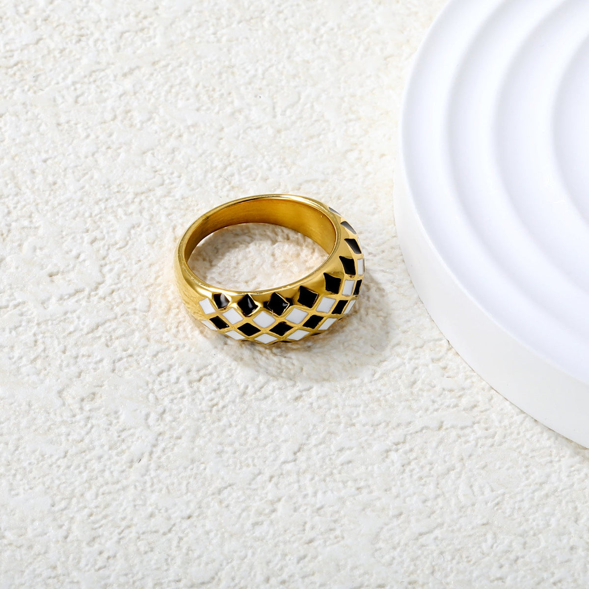 Bague pour femme au design géométrique moderne en acier inoxydable