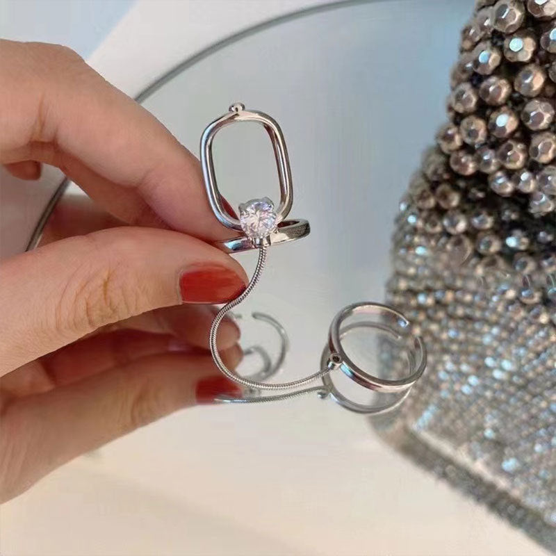 Bague design pour femme avec zircone