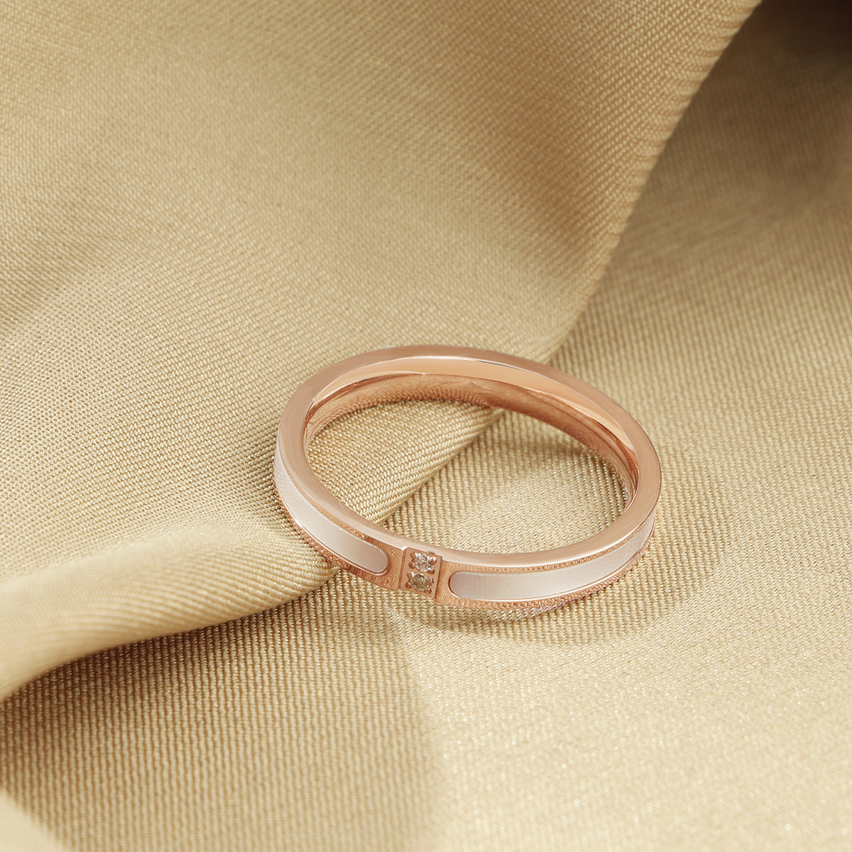 Bague anneau texturée moderne pour femme