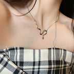 Collier pendentif serpent