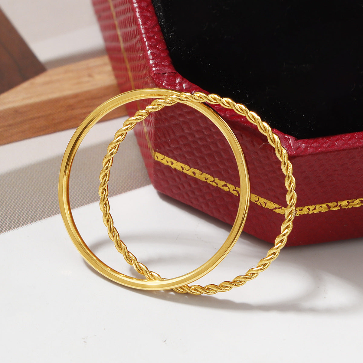 Bague pour femme au design incurvé élégant