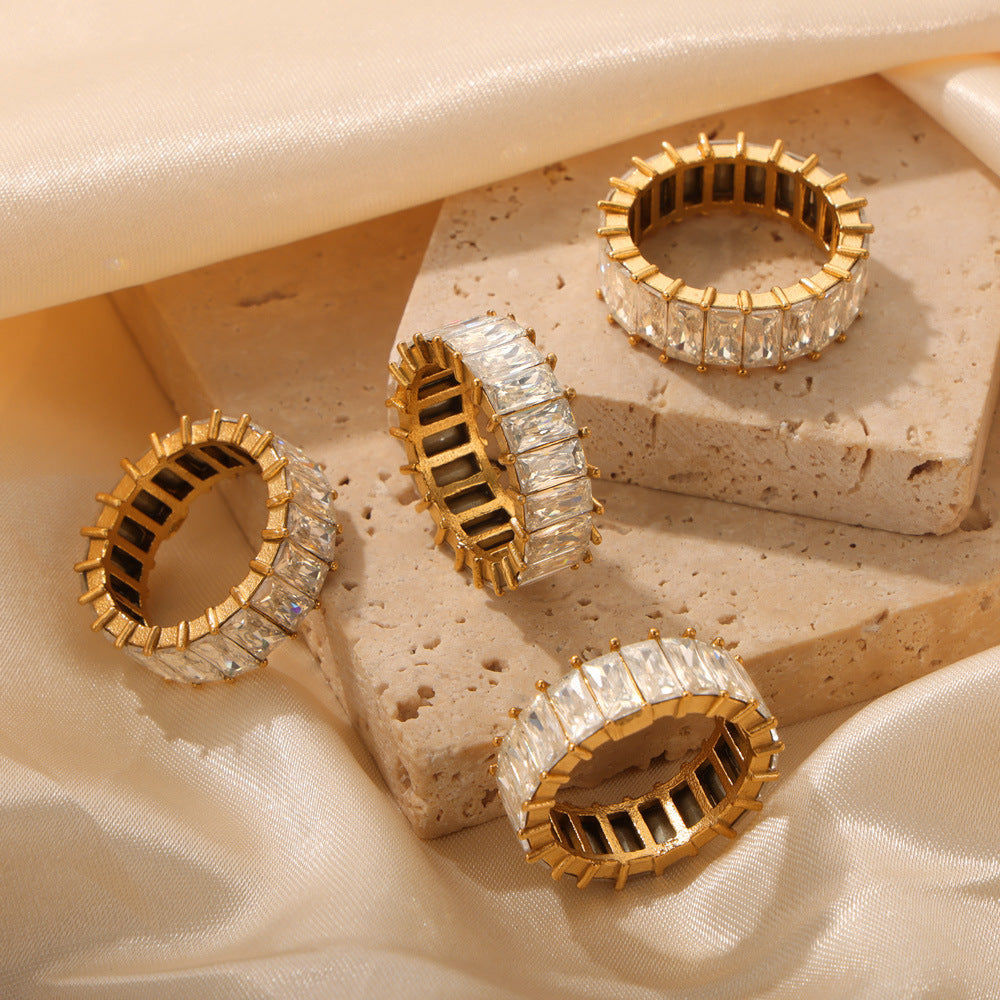 Bague pour femme avec zircones rectangulaires étincelantes