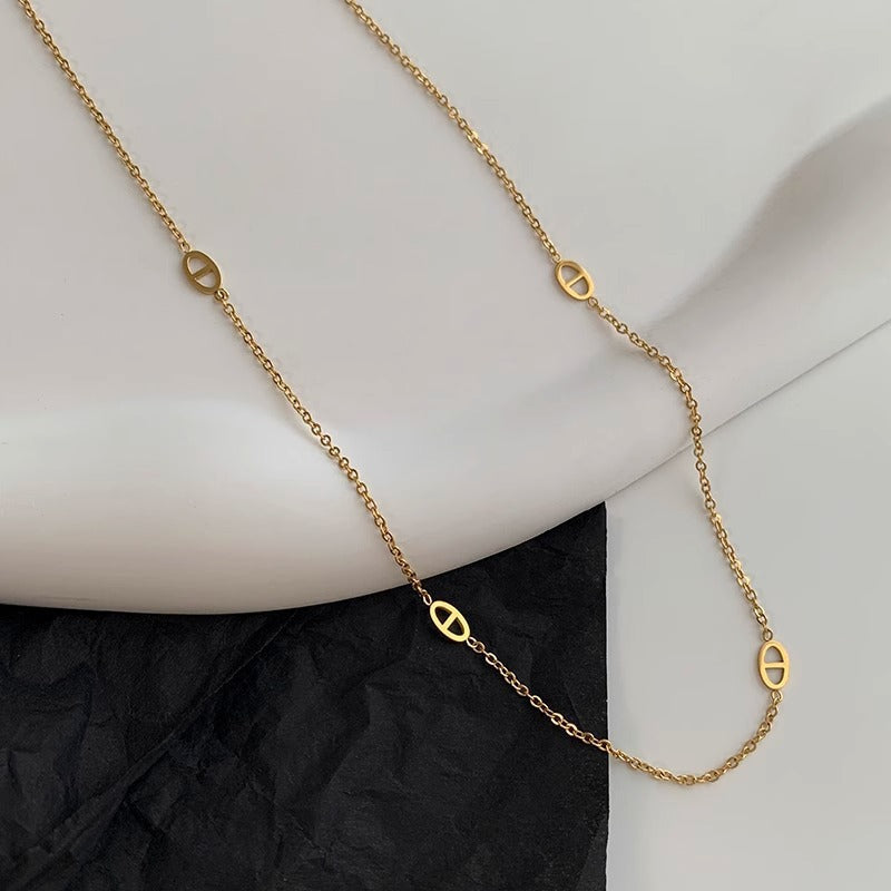 Collier pour femme au design ovale délicat