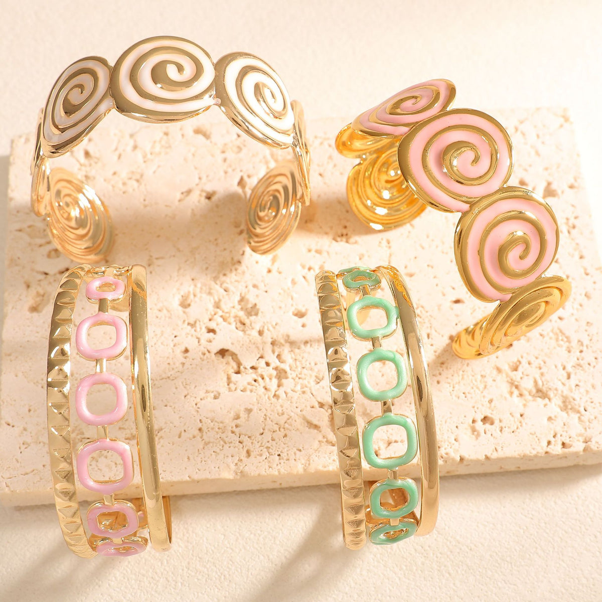 Bracelet jonc pour femme design spirale