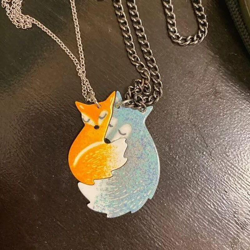 Collier pendentif renards entrelacés
