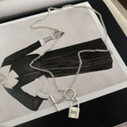 Collier pour femme avec pendentif cadenas unique