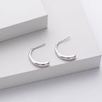 Boucles d'oreilles pendantes pour femme au design incurvé élégant