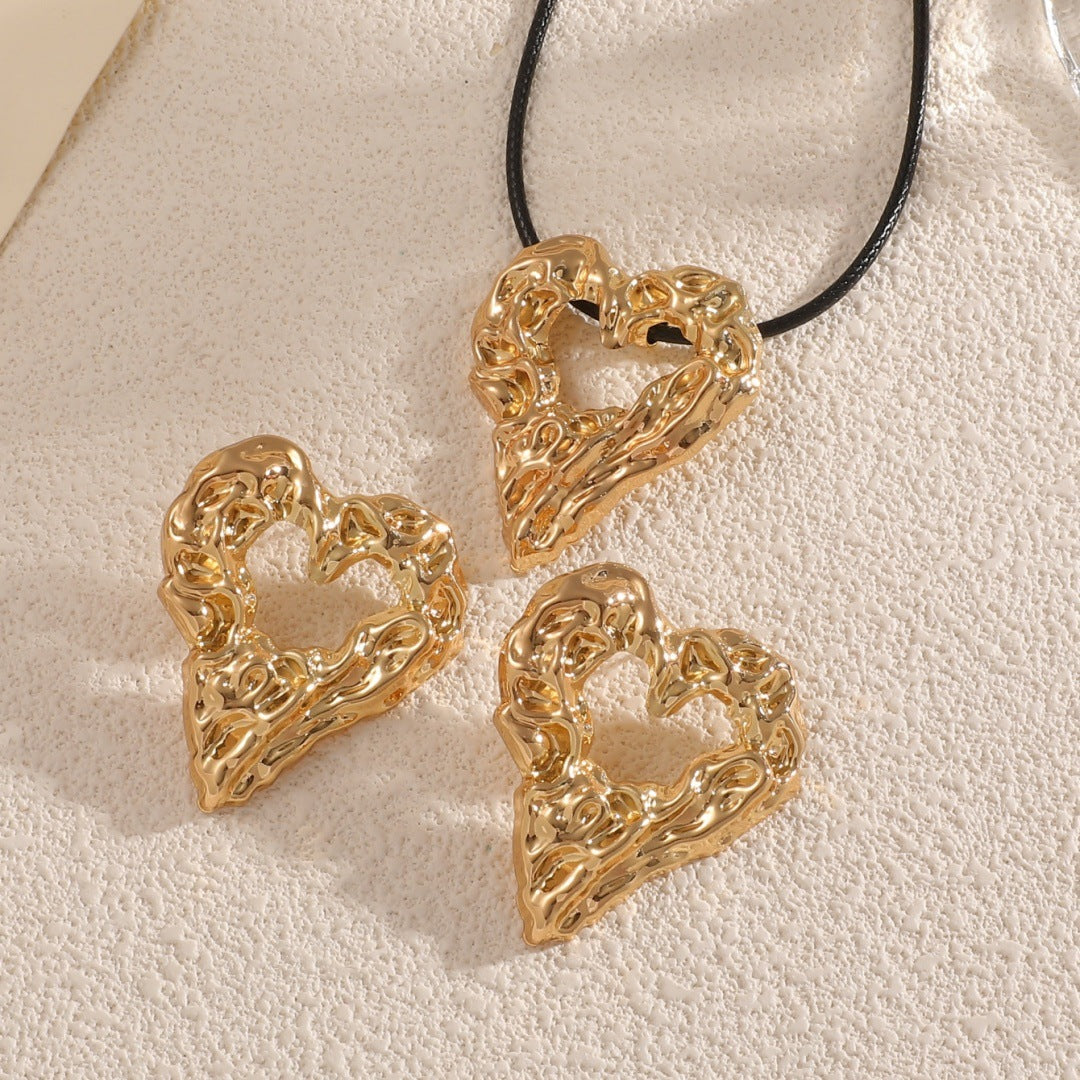 Collier pour femme avec pendentifs cœurs artistiques