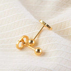 Boucles d'oreilles puces élégantes pour femme avec logo doré