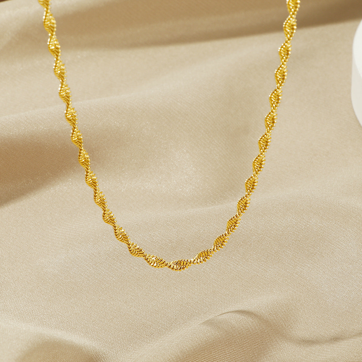 Collier chaîne torsadée dorée pour femme