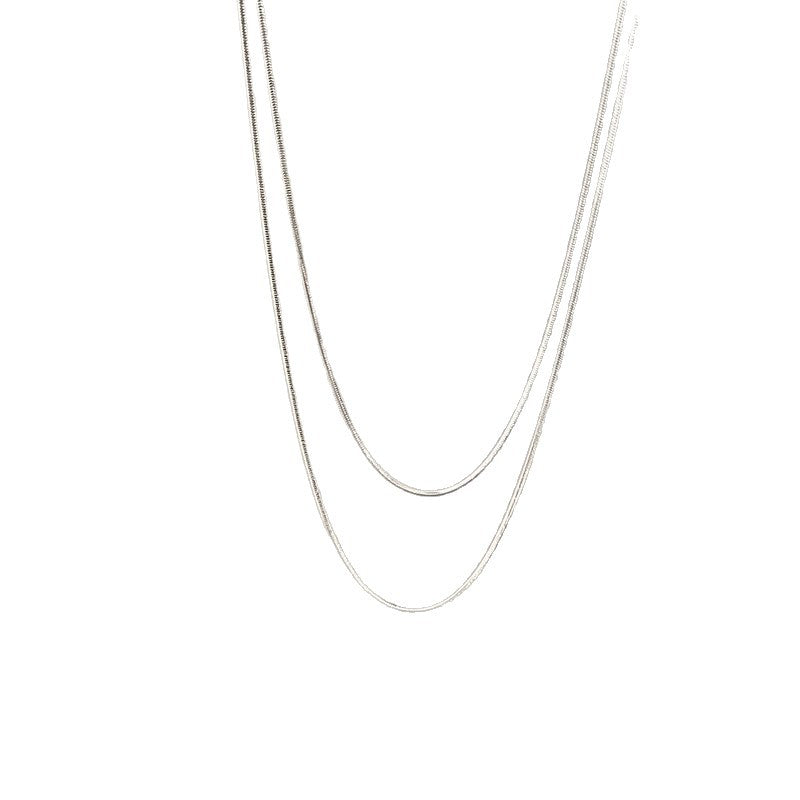 Collier superposé à chaîne argentée élégante