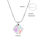 Collier personnalisé pour femme avec pendentif cube et lettres colorées