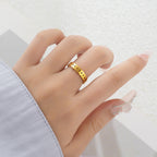 Bague pour femme avec motif ondulé élégant