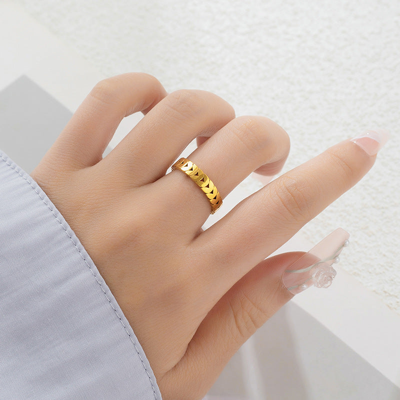 Bague pour femme avec motif ondulé élégant