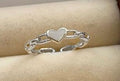 Bague pour femme motif cœur et structure à maillons
