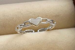 Bague pour femme motif cœur et structure à maillons