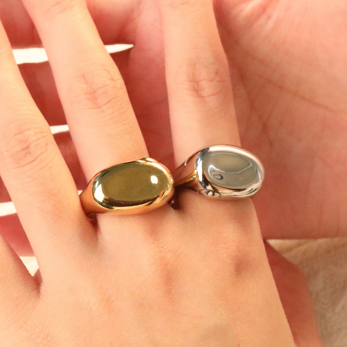 Bague tendance pour femme en acier inoxydable au design incurvé