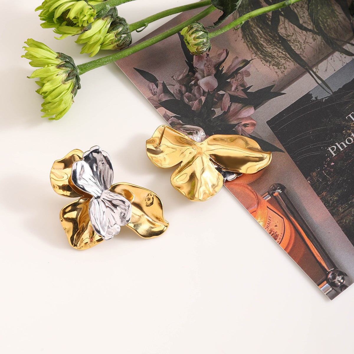 Clip d'oreille pour femme au design floral en acier inoxydable hypoallergénique