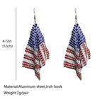 Boucles d'oreilles longues en maille cristal avec motif drapeau