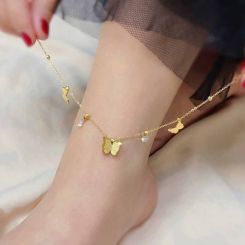 Collier délicat avec pendentif papillon pour femme