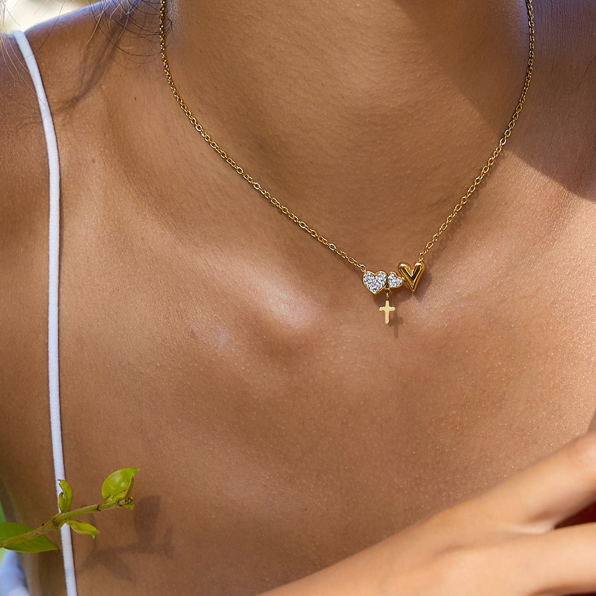 Collier pour femme avec pendentifs cœur et croix en acier inoxydable hypoallergénique