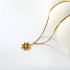 Collier pour femme avec pendentif gouvernail et chaîne réglable