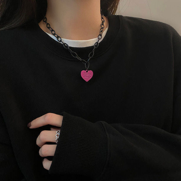 Collier ras-du-cou avec pendentif cœur