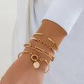 Ensemble de bracelets pour femme avec détails modernes et styles variés