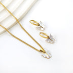Parure de bijoux pour femme avec pendentifs papillon délicats et boucles d'oreilles