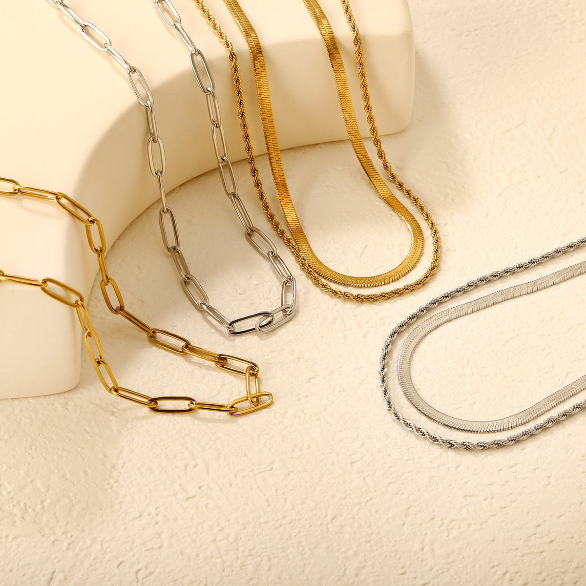 Collier tendance pour femme à maillons ovales et fermoir réglable