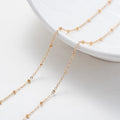 Collier délicat à perles dorées pour femme