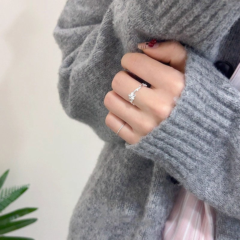 Bague fleur filigrane pour femme au design élégant