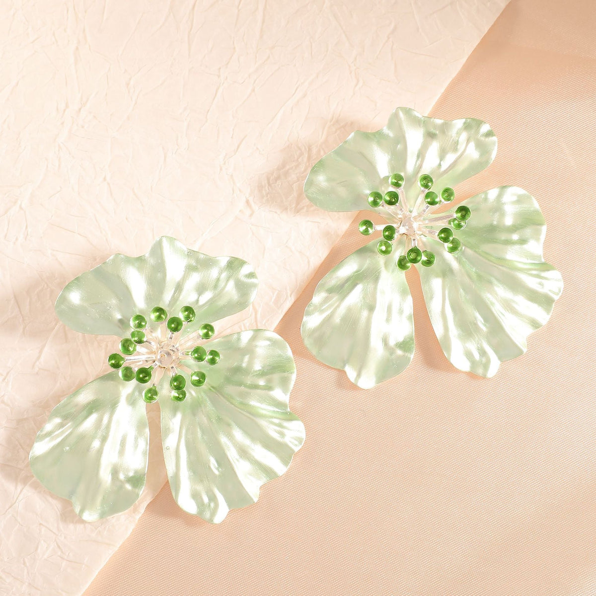 Clips d'oreilles pour femme motif floral avec perles
