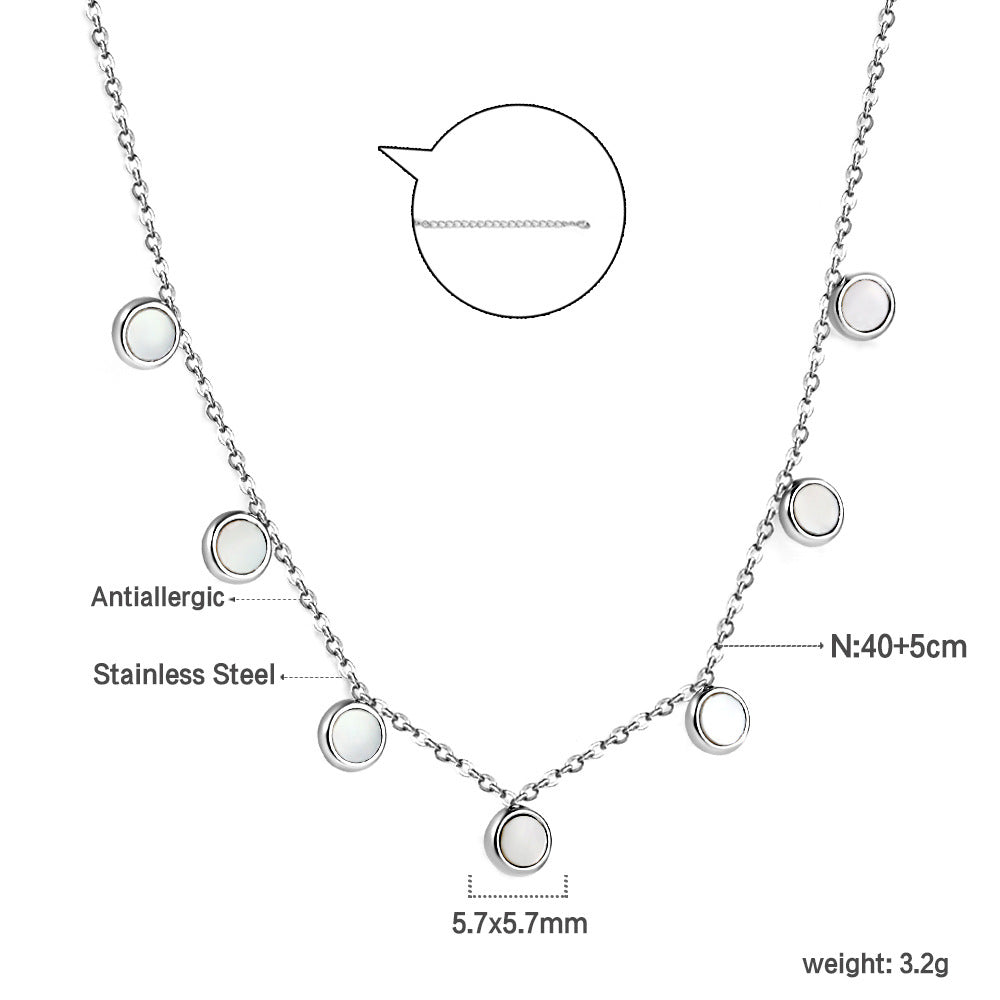 Collier élégant pour femme avec perles et chaîne fine