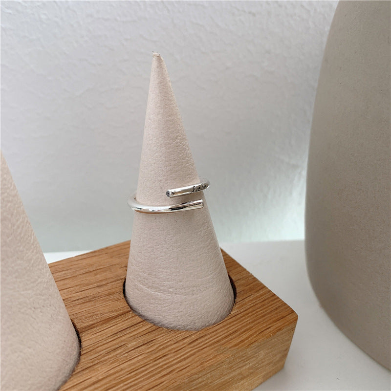 Bague minimaliste pour femme avec gravure