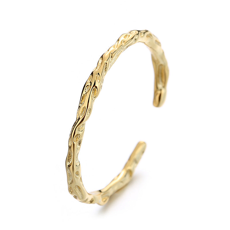 Bracelet rigide pour femme au design organique
