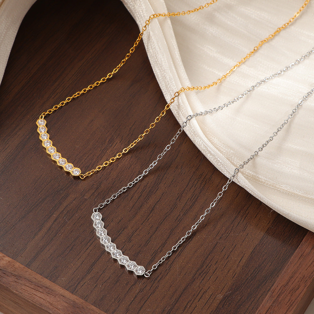 Collier délicat pour femme avec détail en cristal étincelant