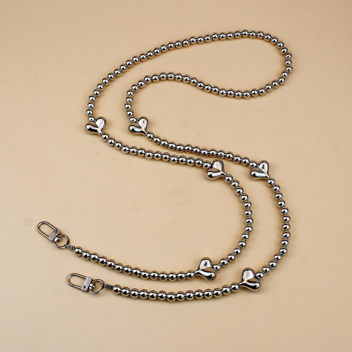 Collier élégant perles et chaîne