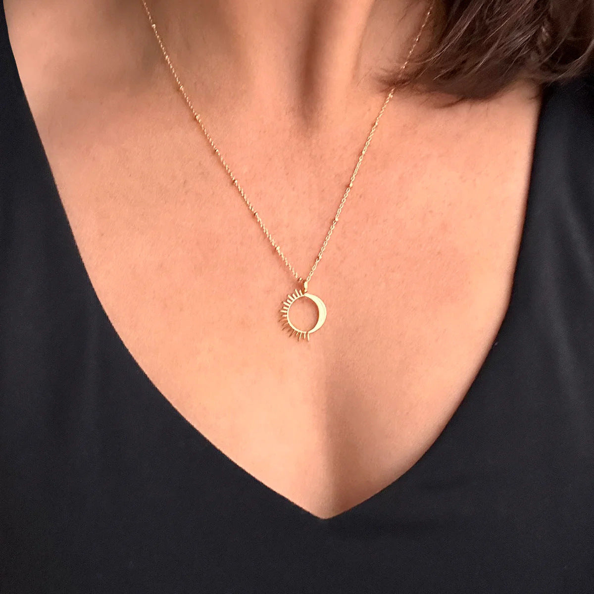 Collier pour femme avec pendentif soleil en acier inoxydable hypoallergénique
