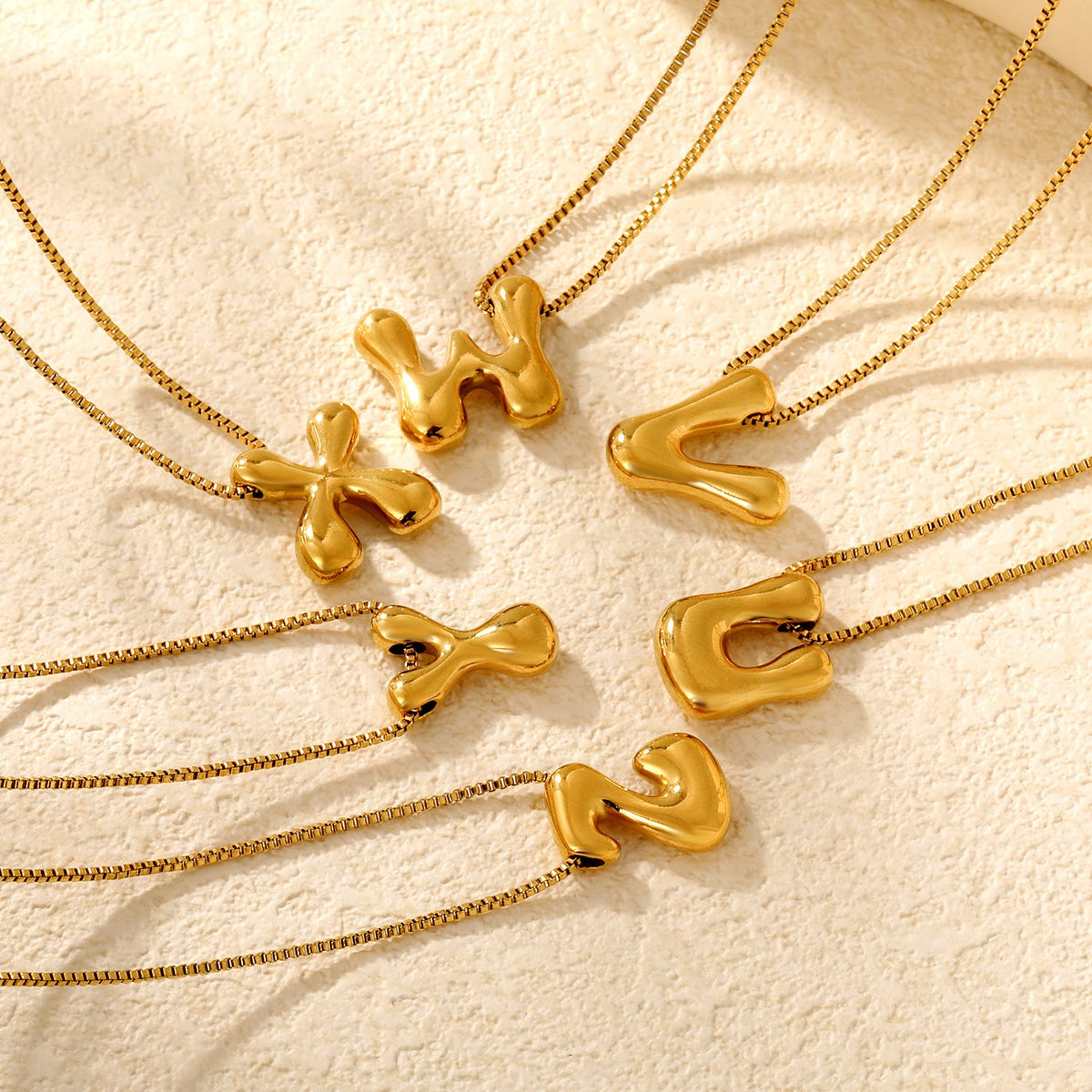 Collier pour femme avec pendentif lettre moderne en acier inoxydable