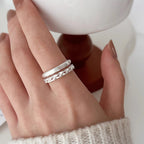 Bague ouverte en argent pour femme avec design tressé et brillant