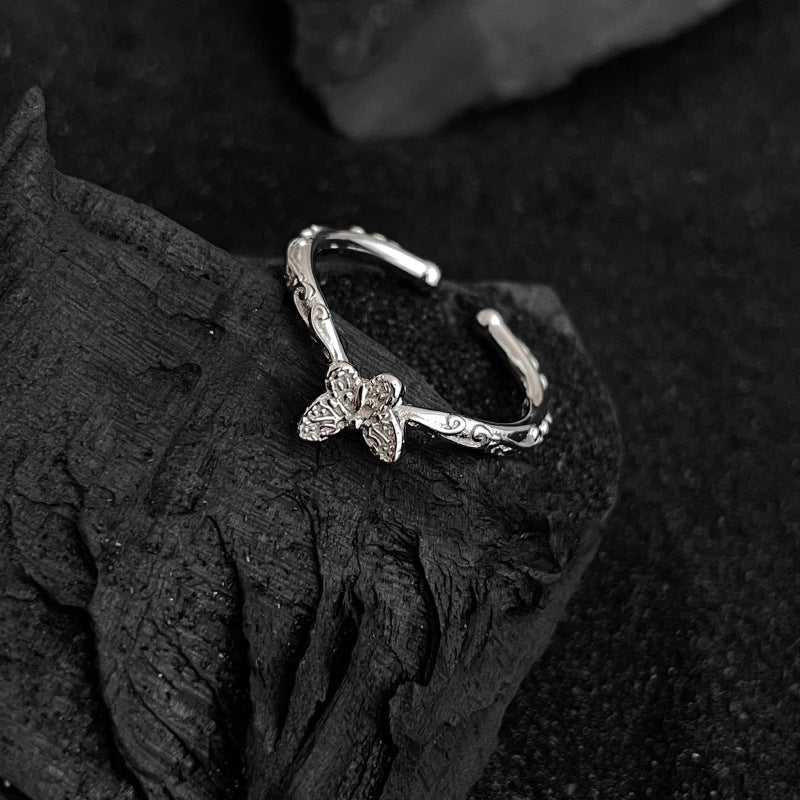Bague fine pour femme motif papillon