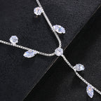 Chaîne de cheville délicate avec bague d'orteil intégrée et pendentifs en cristal