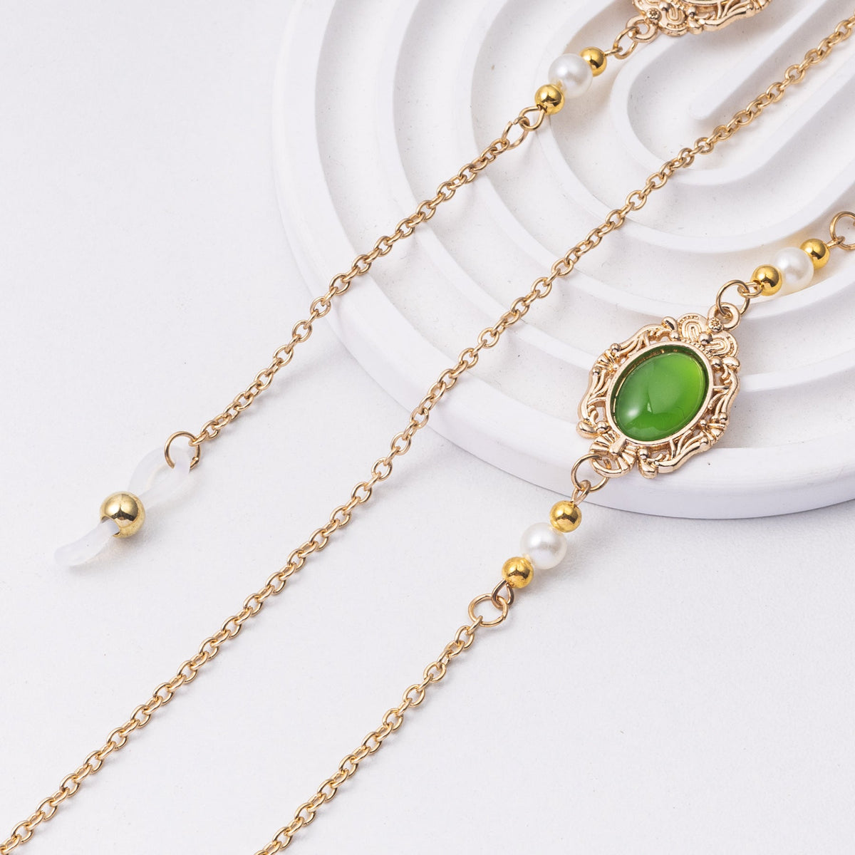 Boucles d'oreilles pendantes perles et pierres vertes